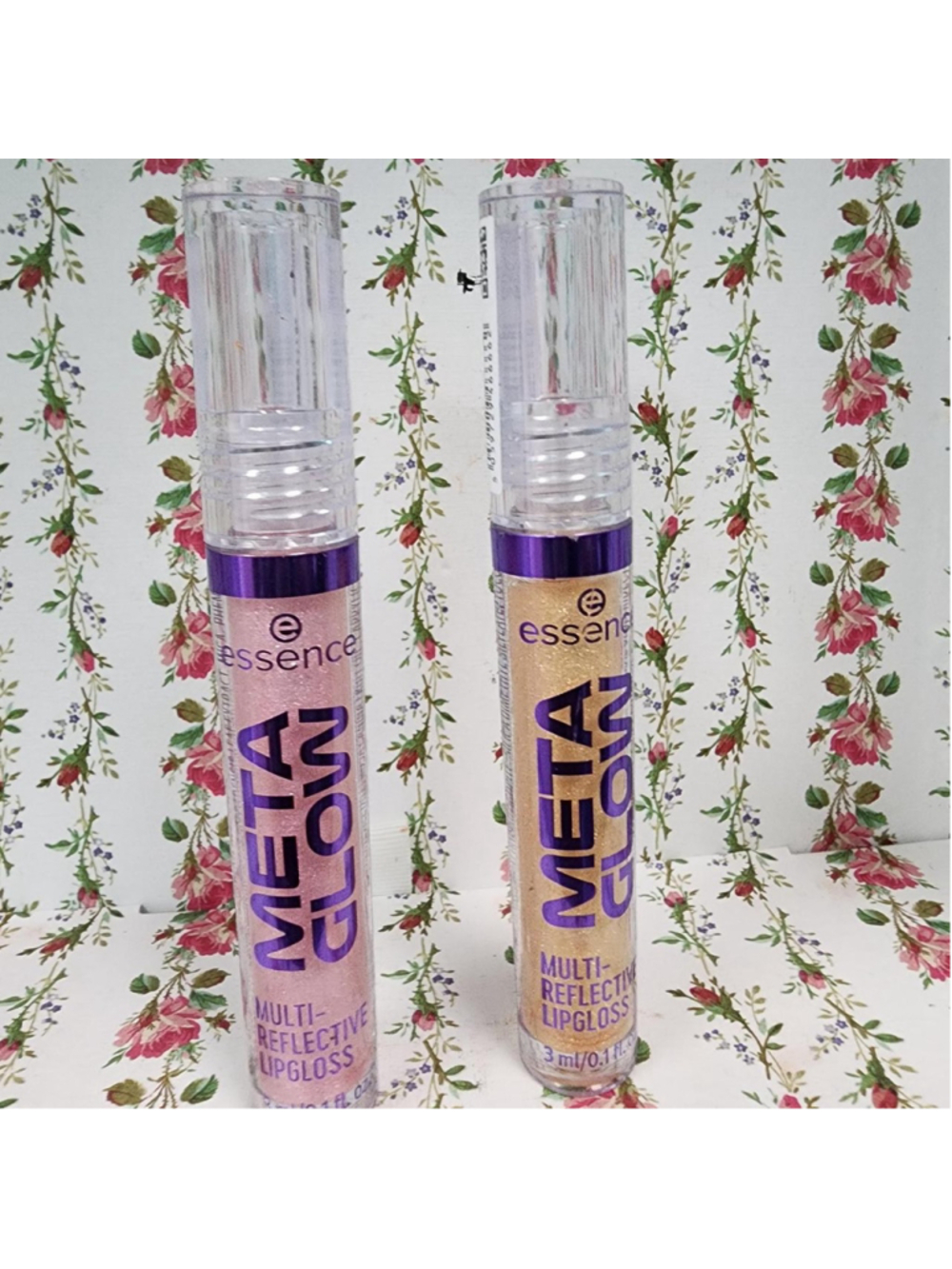 Essence Multi-Reflective Lipgloss 2 Pack
Pink & gold shimmer lip gloss with refl
